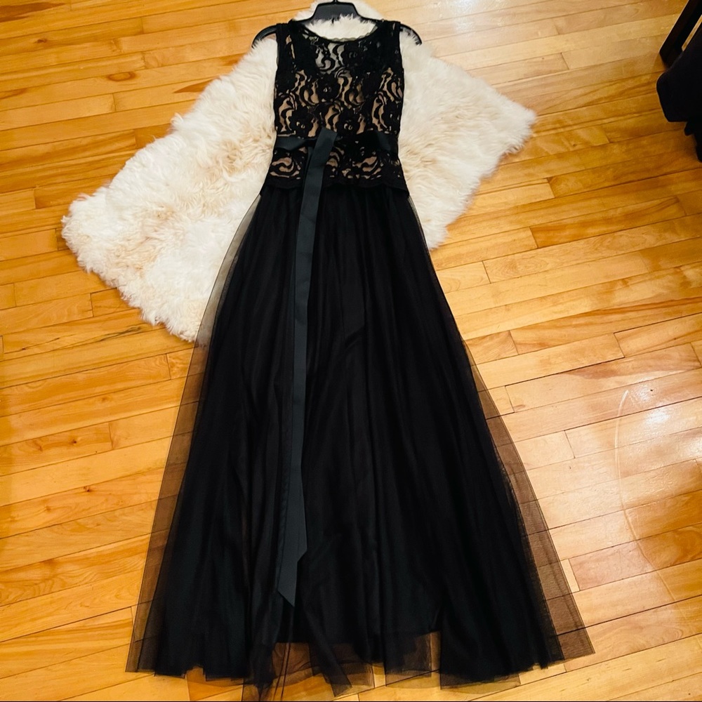 NEW Stunning Black Lace Dress